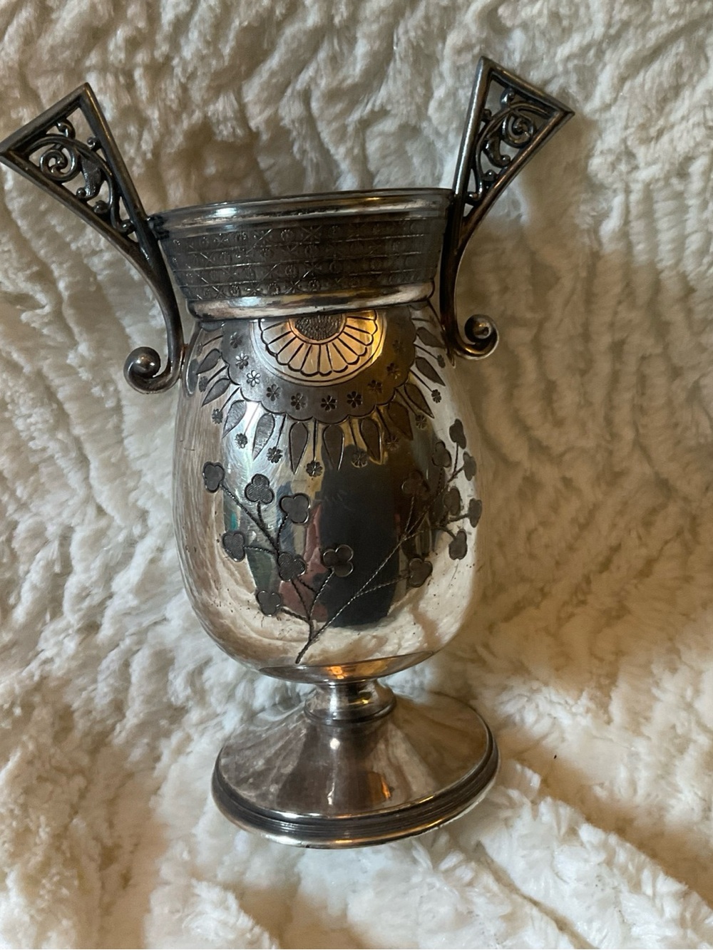 Vintage Meriden B. Company silverplate vase/urn